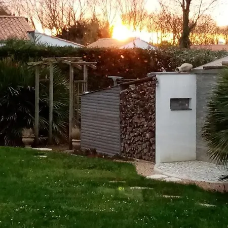 L'eden Naturiste Ecureuil 홈스테이