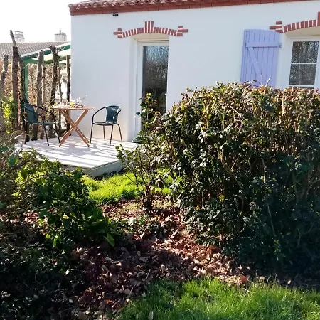 L'eden Naturiste Ecureuil 샬랑