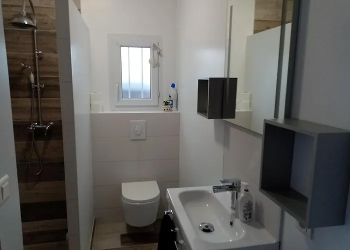 L'eden Naturiste Ecureuil * Шаллан