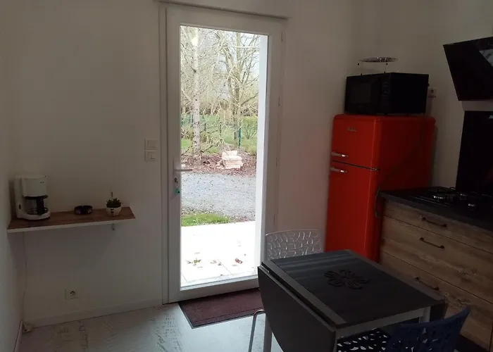 L'eden Naturiste Ecureuil * Шаллан