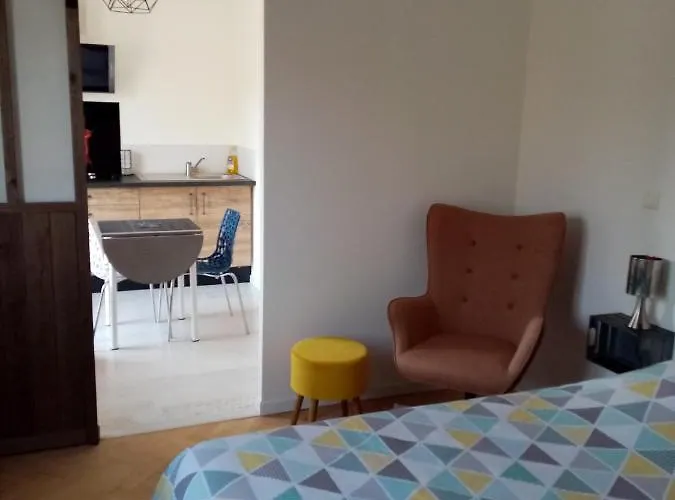 L'eden Naturiste Ecureuil Шаллан