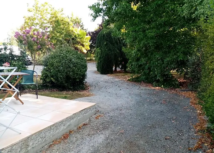 L'eden Naturiste Ecureuil Шаллан