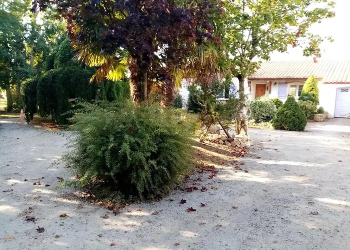 L'eden Naturiste Ecureuil Проживание в семье Шаллан