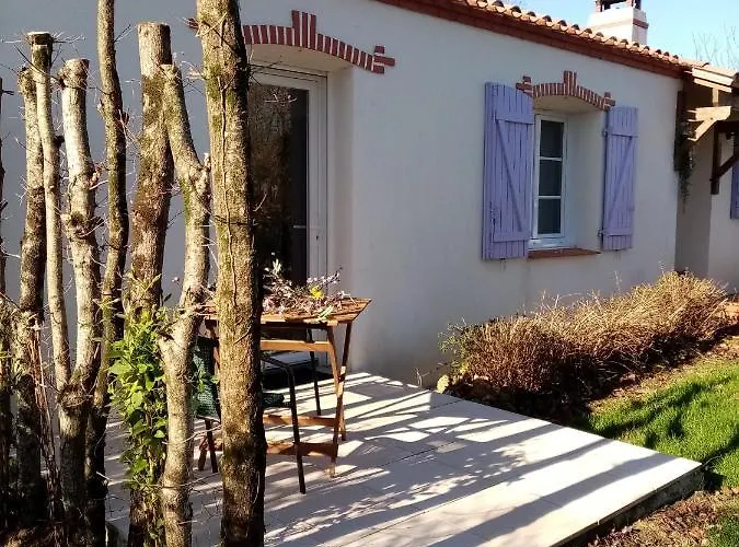 Проживание в семье L'eden Naturiste Ecureuil